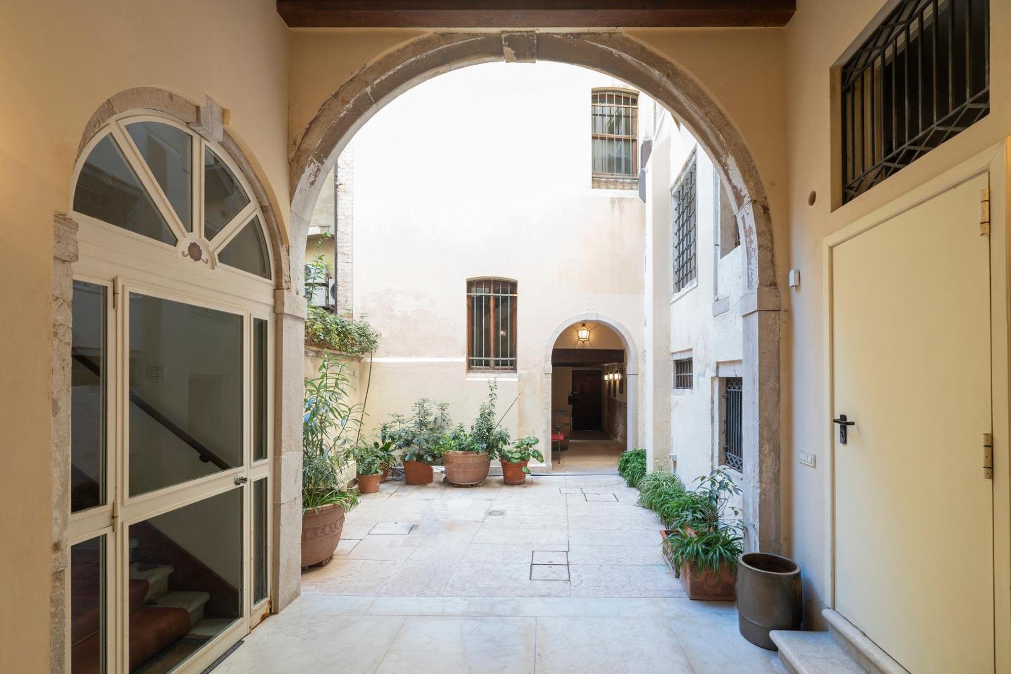 Fortuny3967 Suites & Wine Venesia Bagian luar foto