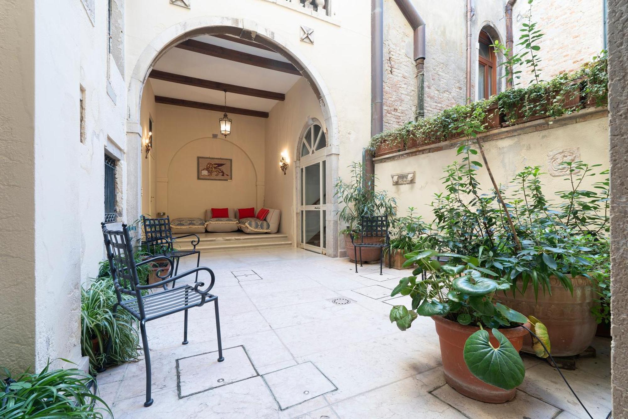 Fortuny3967 Suites & Wine Venesia Bagian luar foto